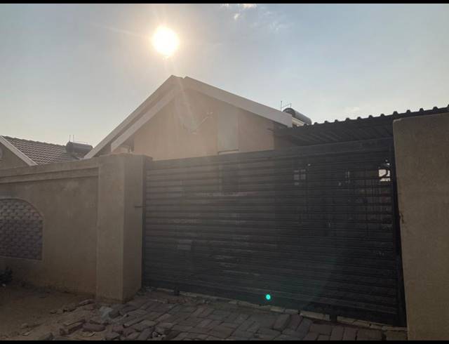 3 BEDROOM HOUSE FOR SALE IN WINDMILL PARK